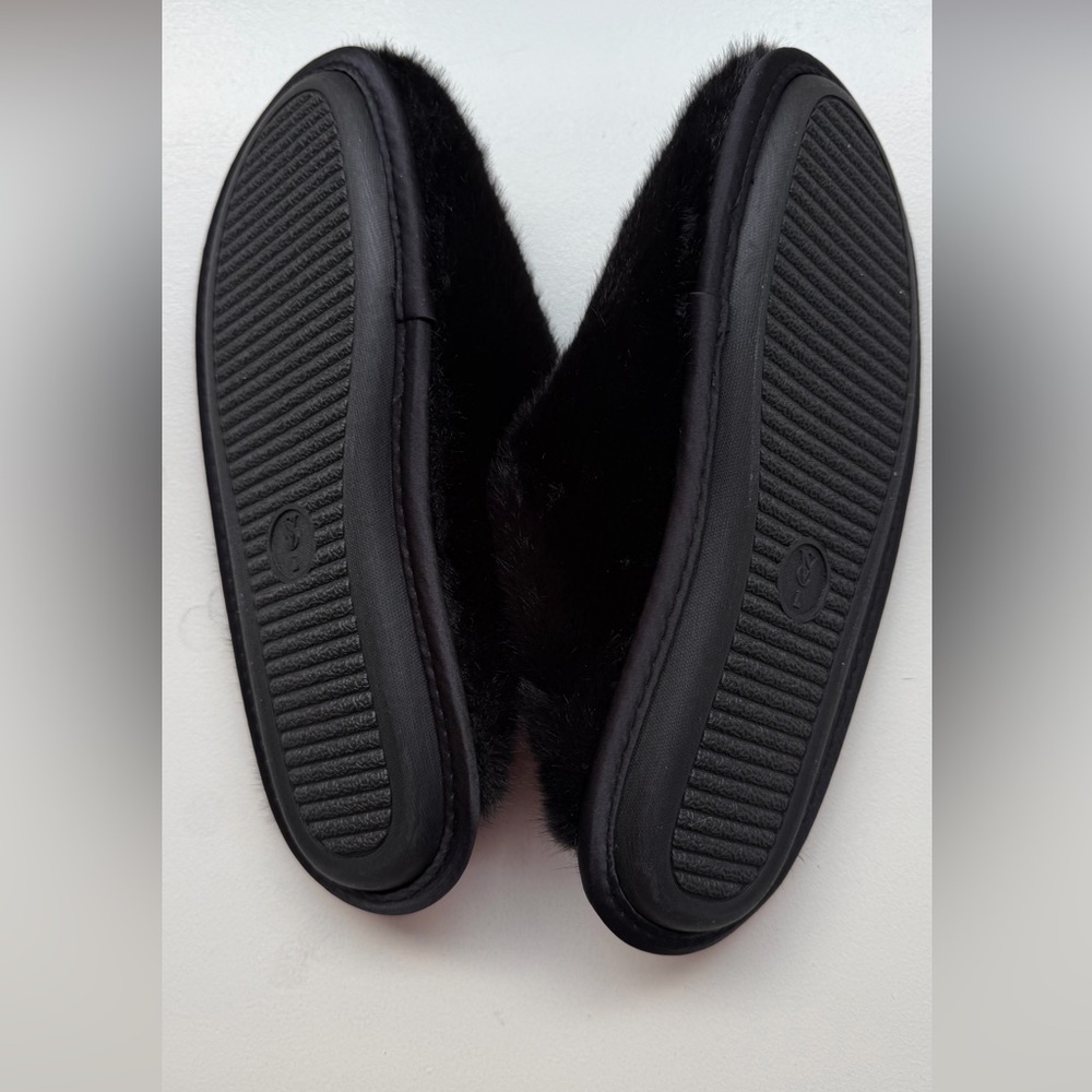 NWT VICTORIA'S SECRET Luxe Plush Closed-Toe Slippers - Picture 5 of 8